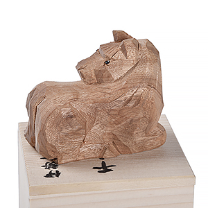 【伊勢一刀彫】 伊勢伝統工芸品　干支彫　丙午(ひのえうま)　化粧箱付